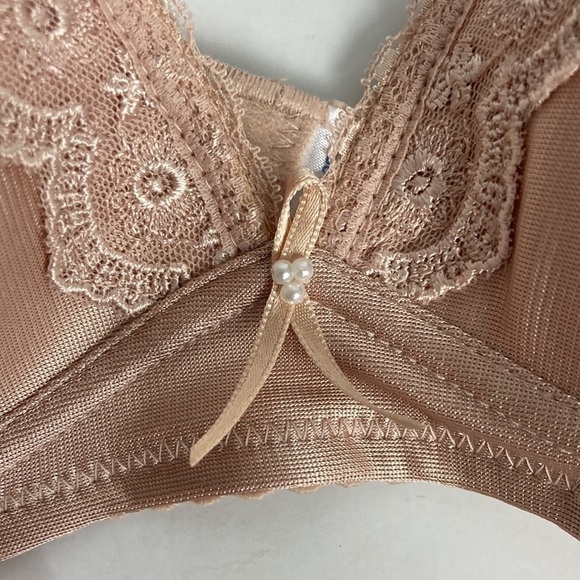 Wacoal NWT 2 Bra Bundle Size 34B Lingerie Underwire Everyday Comfort Coquette - Picture 7 of 12